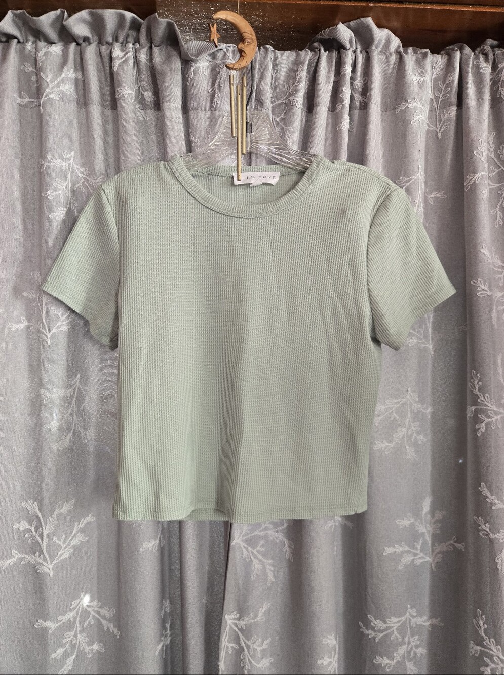 Wild Skye Womans Size Medium Ribbed Crop Tee
